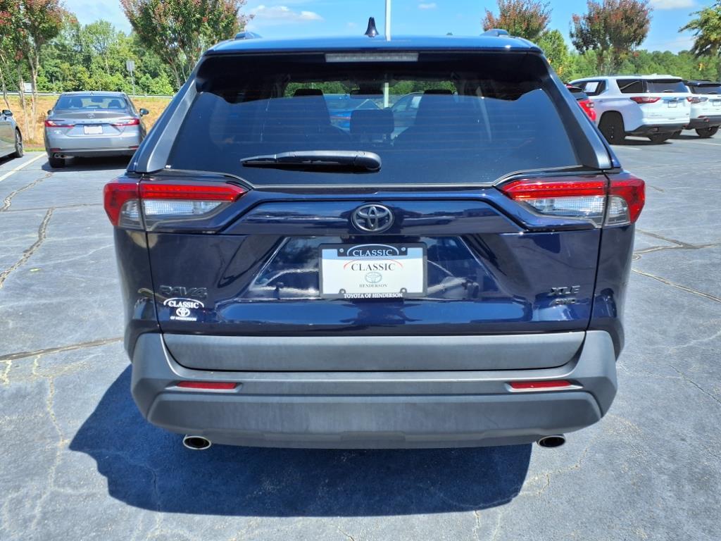 2022 Toyota RAV4 XLE photo 3