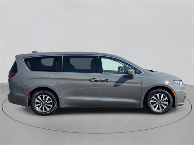 2022 Chrysler Pacifica Hybrid Touring L photo 6