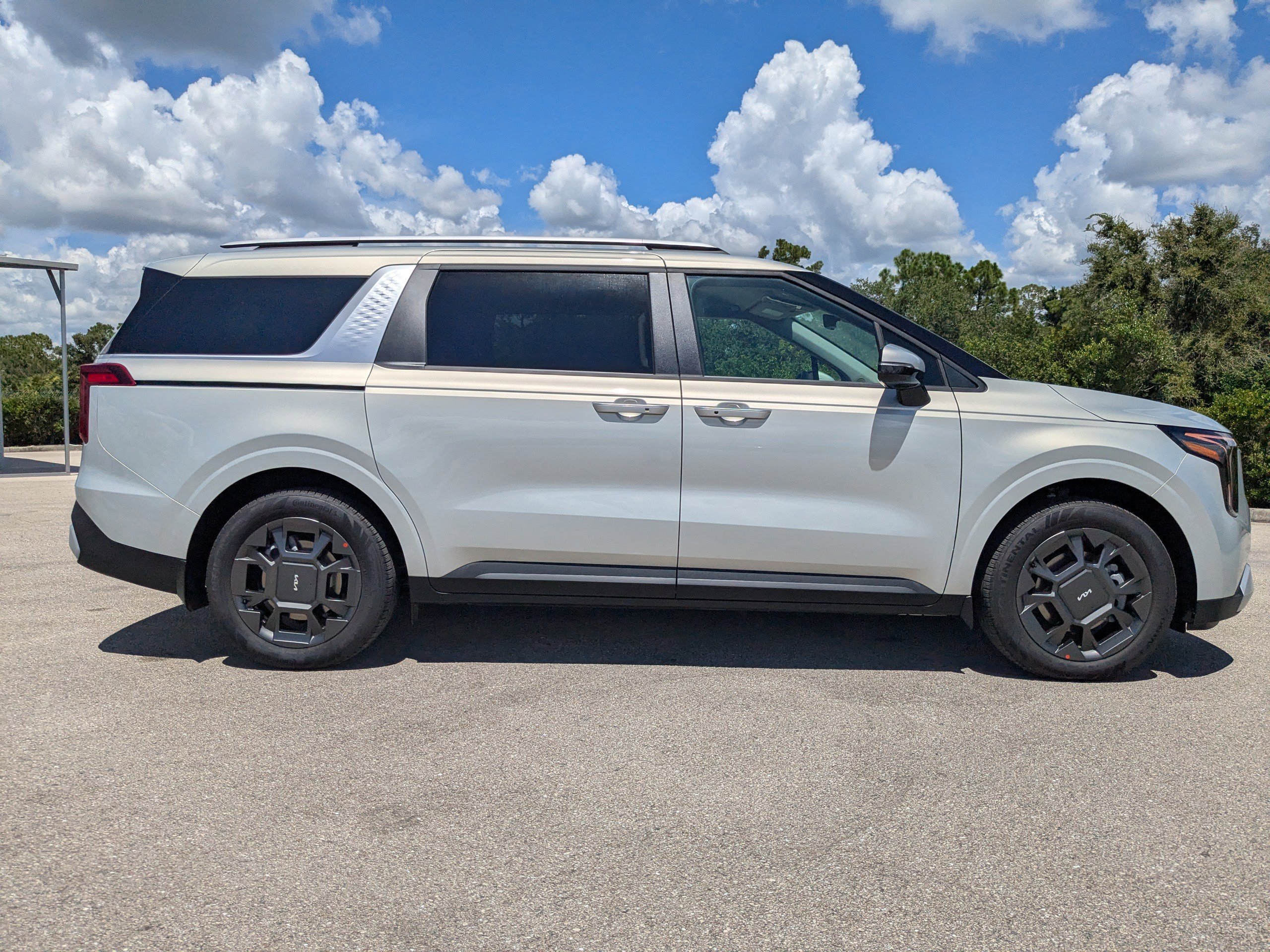 2026 Kia Carnival EX photo 4