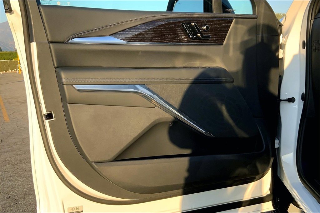 2025 Cadillac Escalade IQ Luxury photo 10
