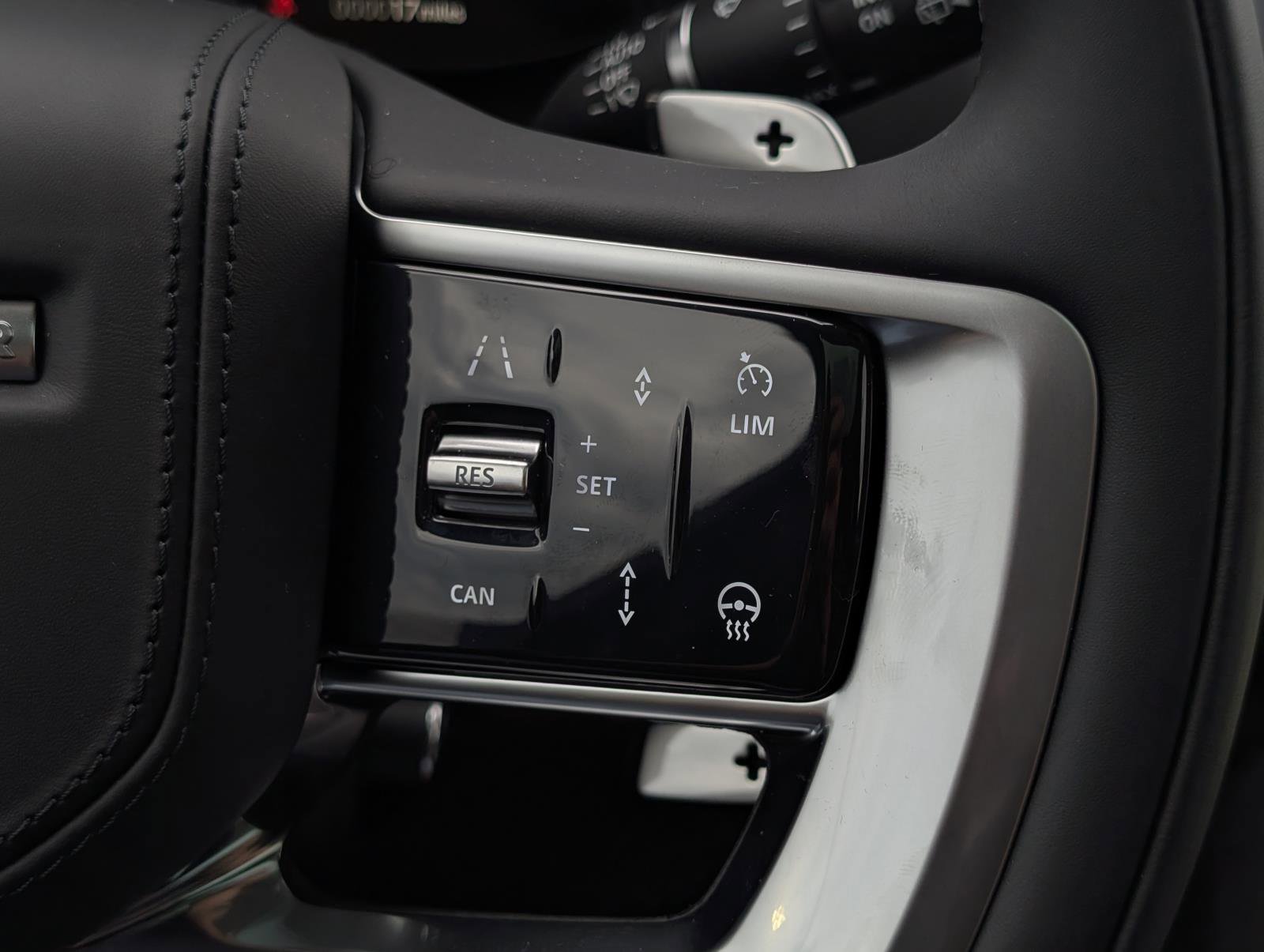 2025 Land Rover Range Rover SE photo 11