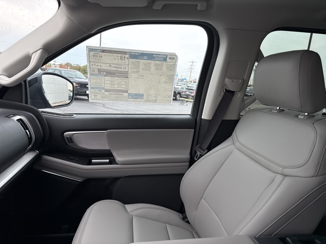 2025 Ford Expedition photo 23