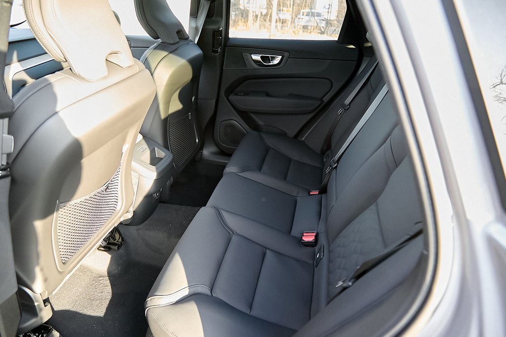 2026 VOLVO XC60 - Image 20