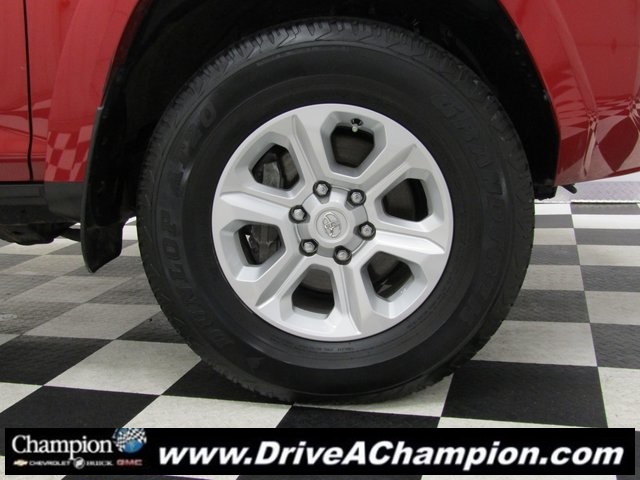 2022 Toyota 4Runner SR5 photo 3