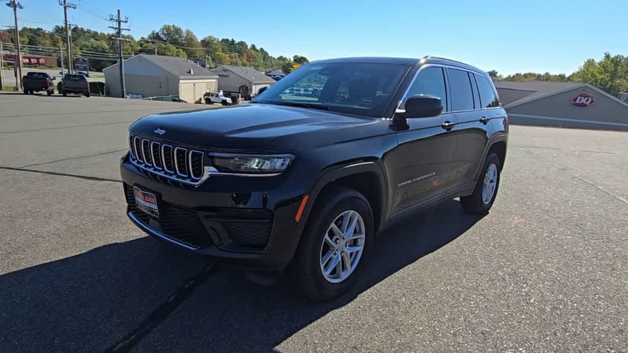2025 Jeep Grand Cherokee Laredo X photo 3