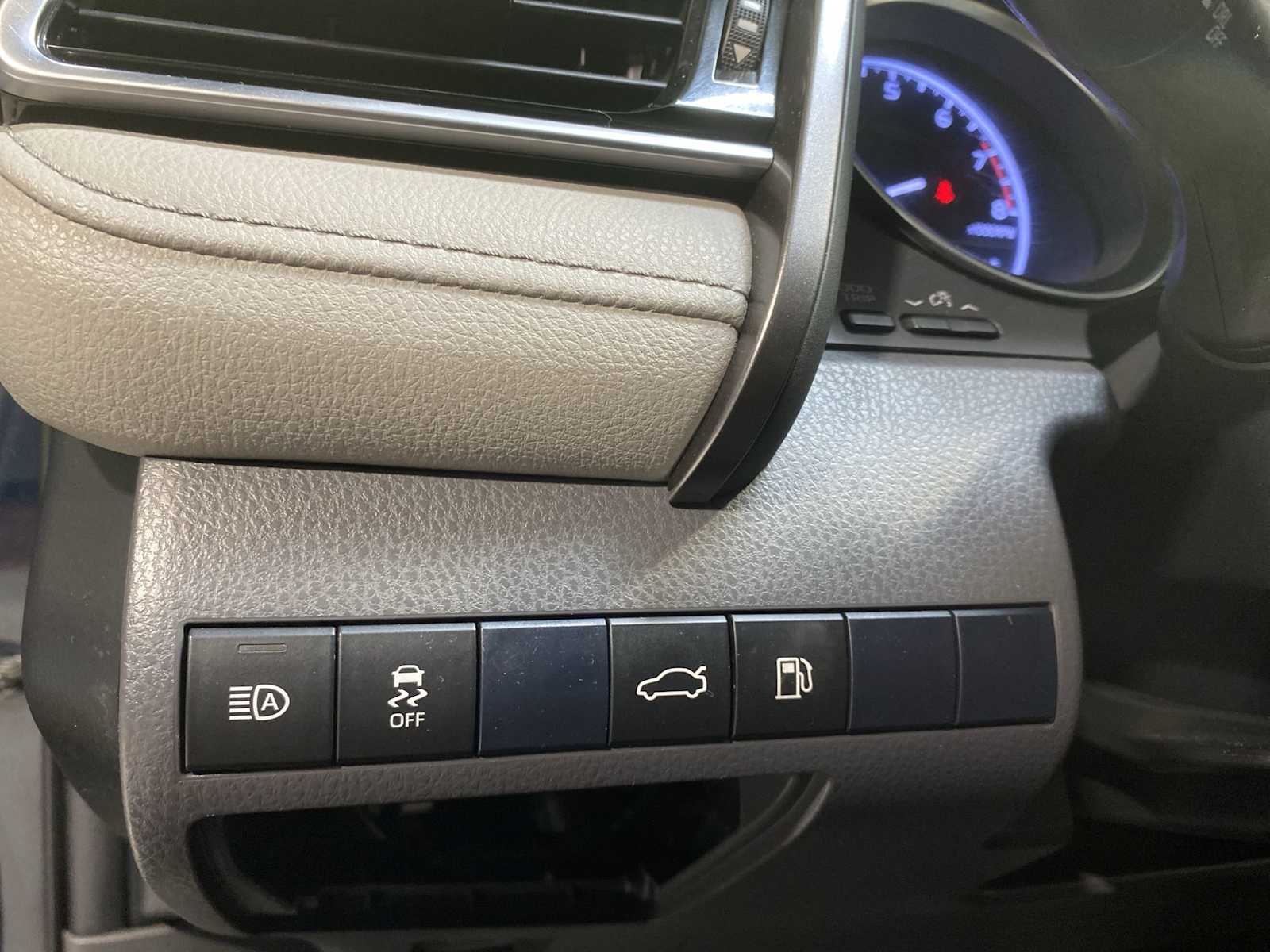 2018 Toyota Camry SE photo 22