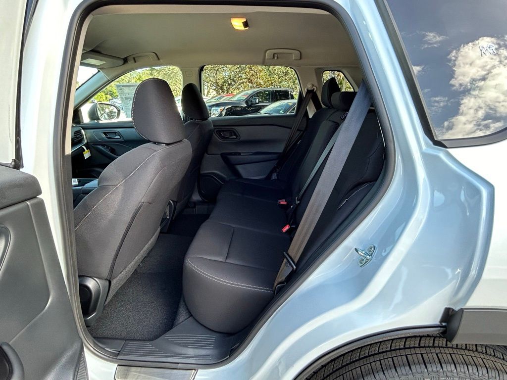 2025 Nissan Rogue S photo 28