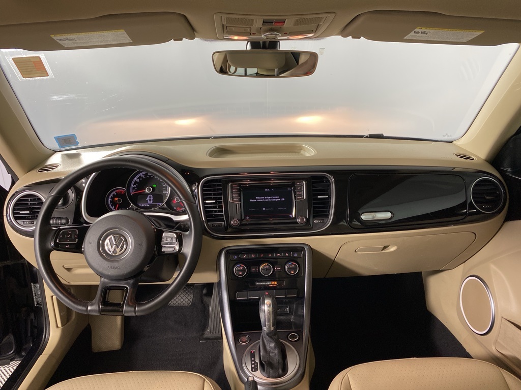 2019 Volkswagen Beetle SE photo 2