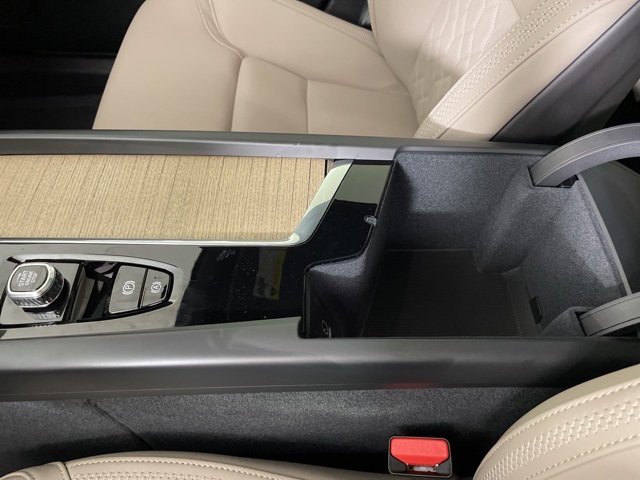 2026 Volvo XC60 Plus photo 34