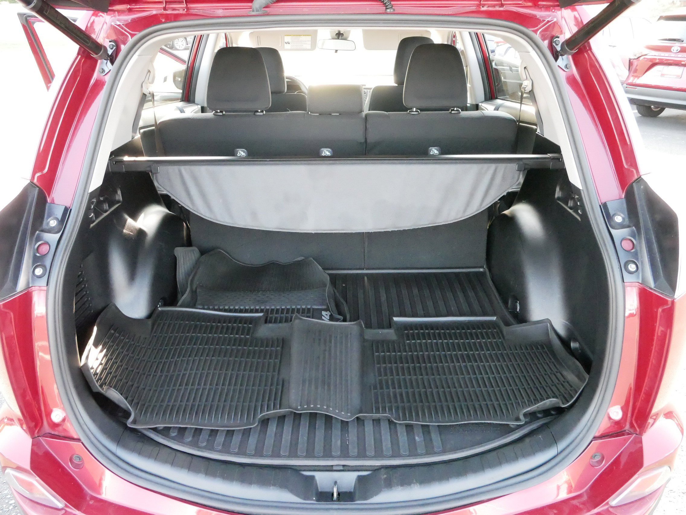 2018 Toyota RAV4 XLE photo 18