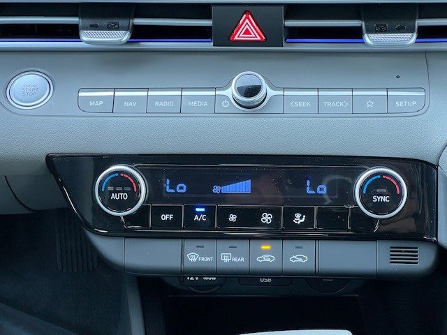 2024 Hyundai Elantra SEL photo 21