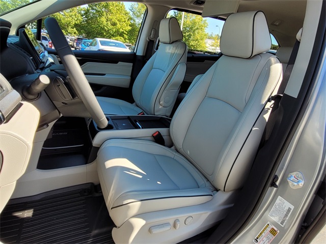 2026 Honda Odyssey Touring photo 3