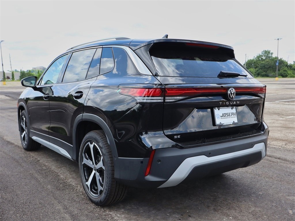 2025 Volkswagen Tiguan SE photo 3