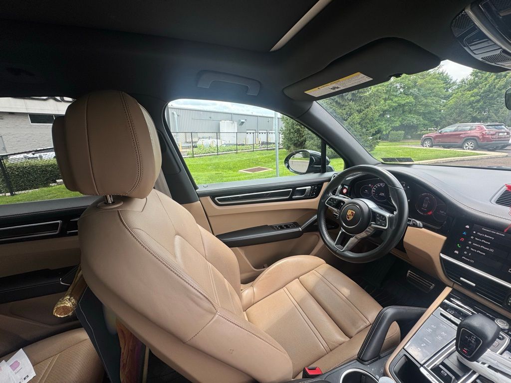 2023 Porsche Cayenne S Platinum Edition photo 6