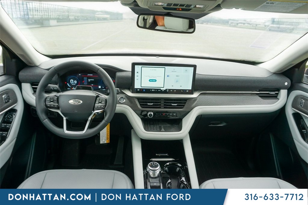 2025 Ford Explorer Platinum photo 4