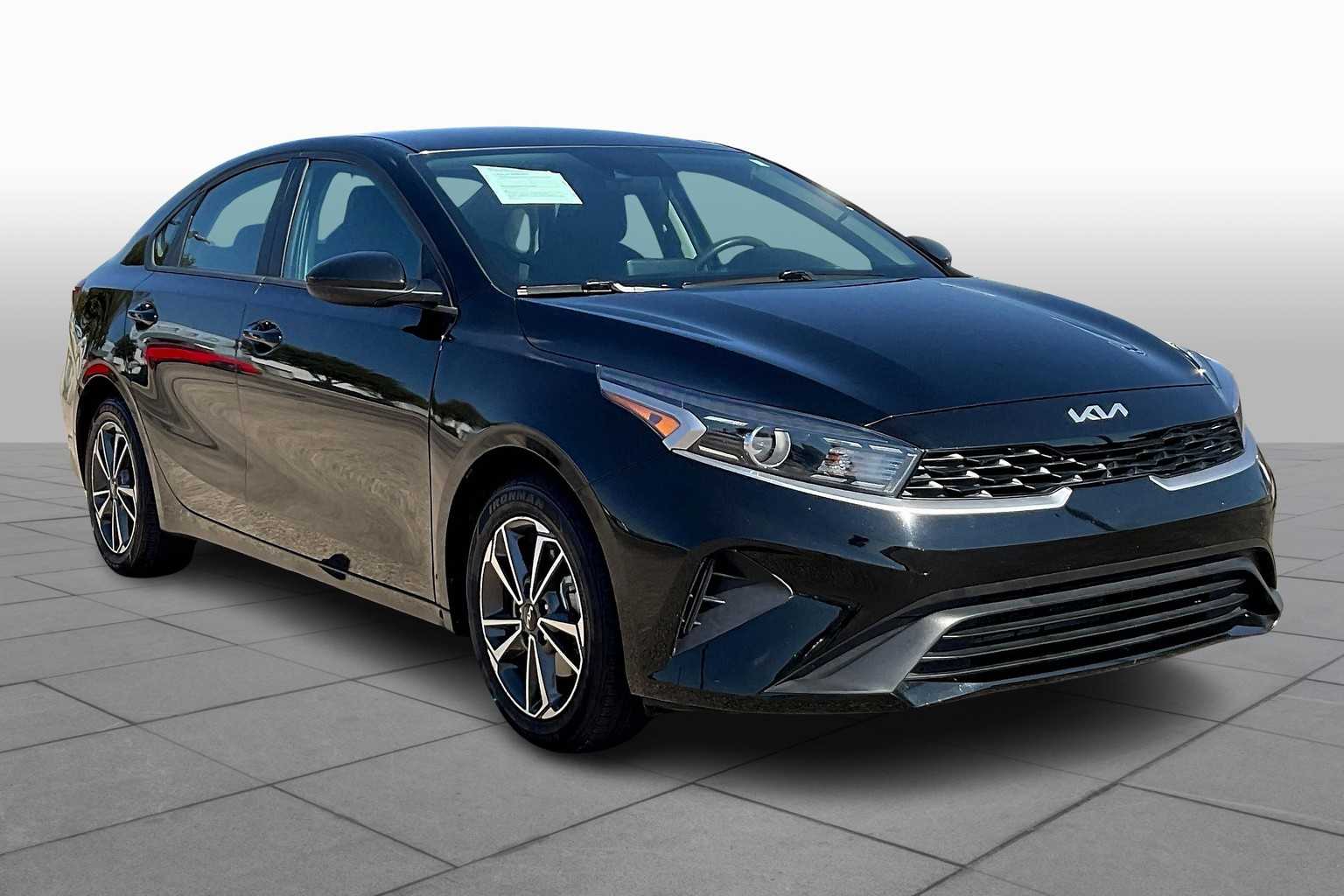 2023 Kia Forte LXS photo 2