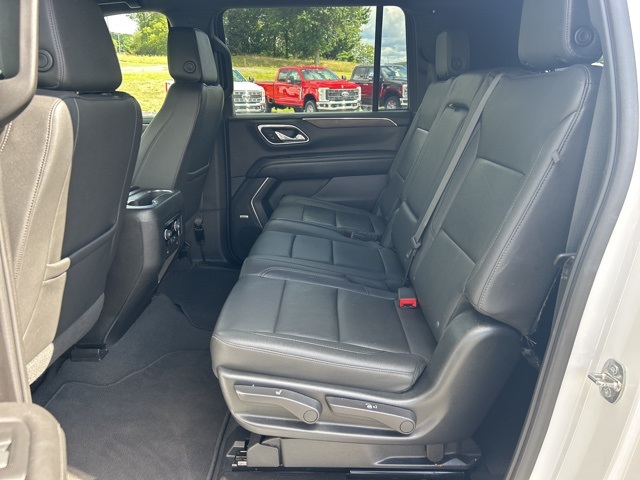 2023 Chevrolet Suburban LT photo 12