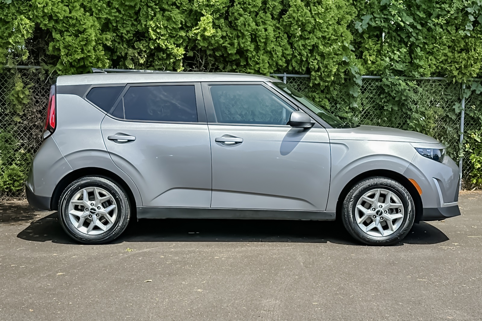 2023 Kia Soul LX photo 2