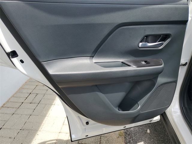2025 Nissan Kicks SV photo 16