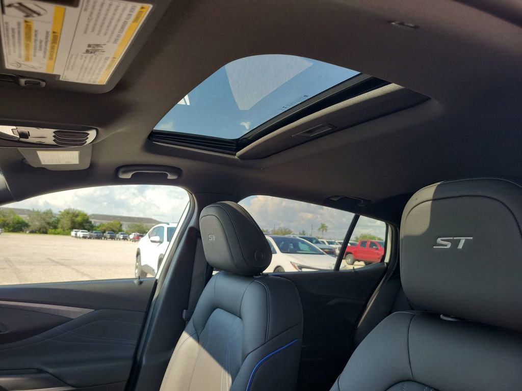 2025 Buick Envista ST photo 28
