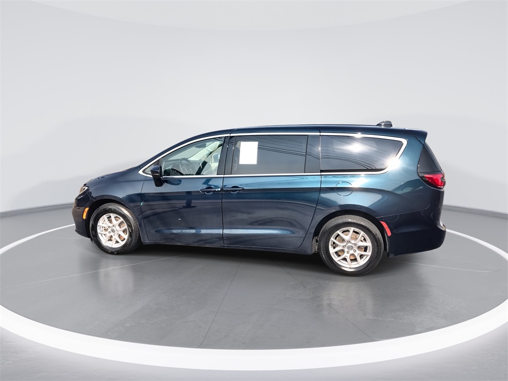 2023 Chrysler Pacifica Touring L photo 5