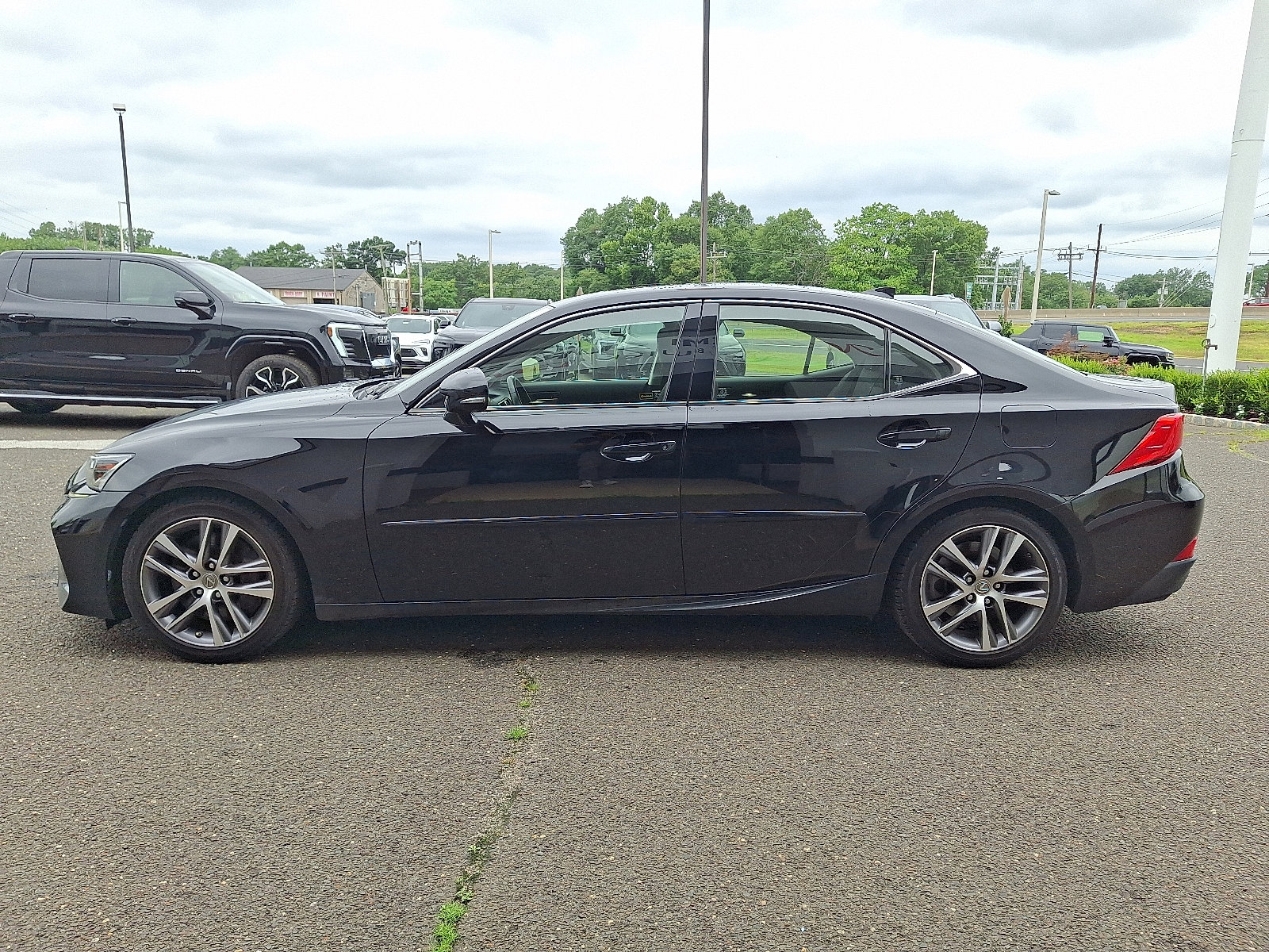 2019 Lexus IS 300 AWD photo 4