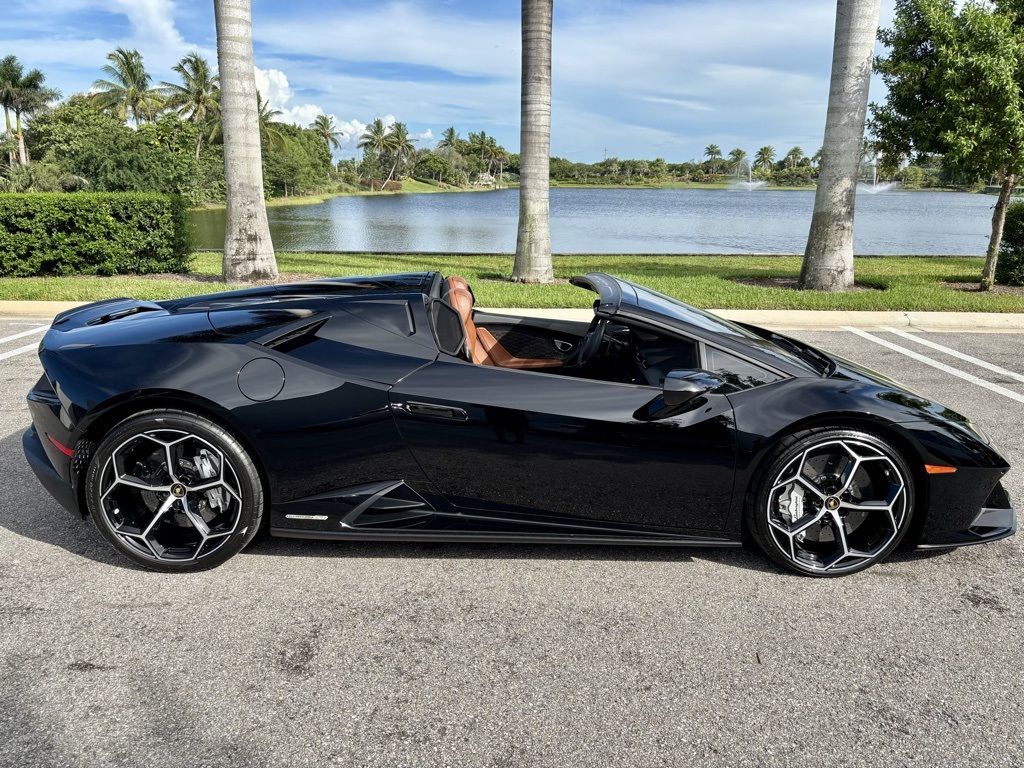 2020 Lamborghini Huracan Evo Base photo 6