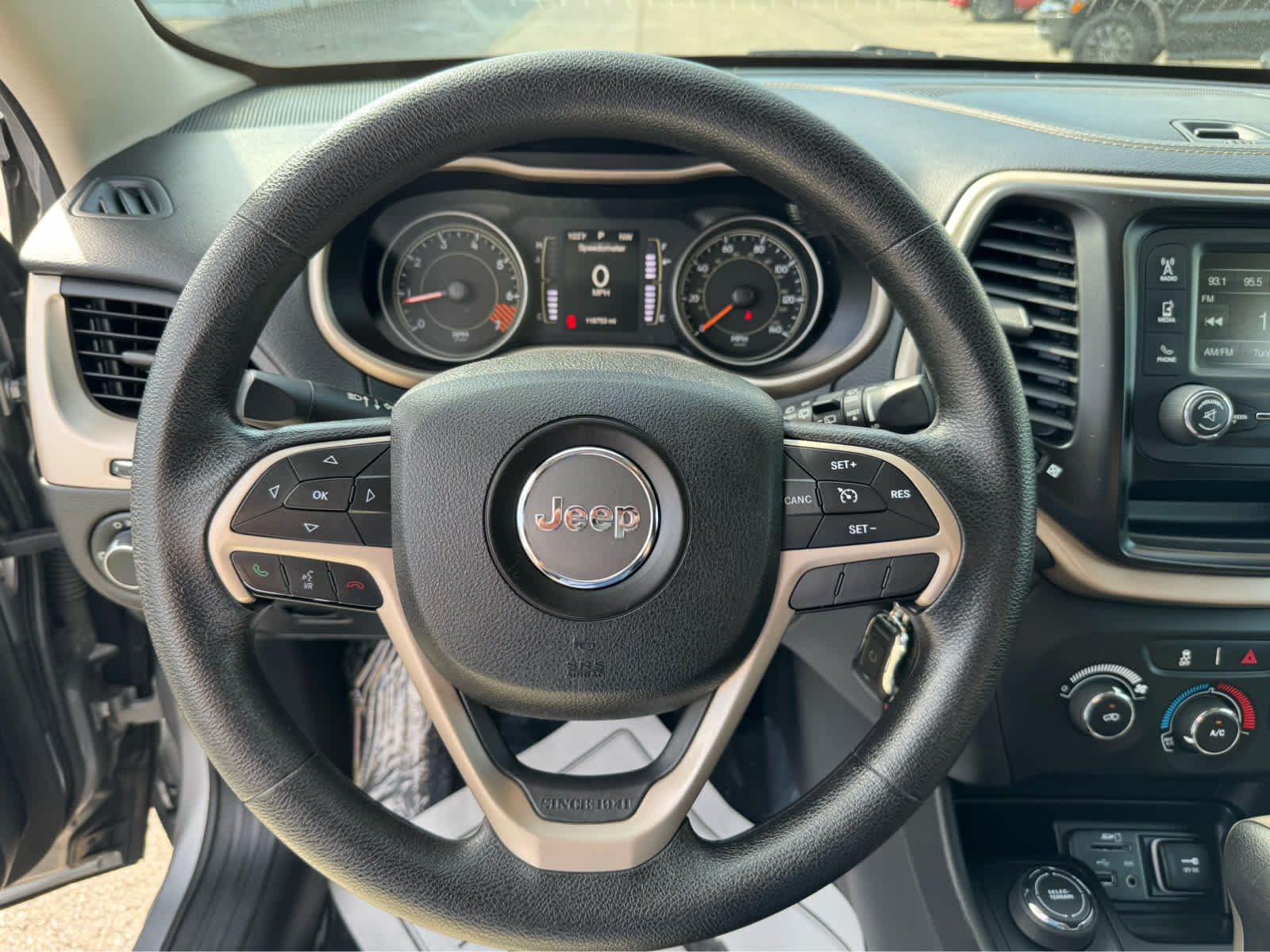 2015 Jeep Cherokee Sport photo 19