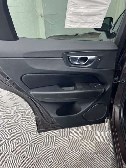 2023 Volvo XC60 B5 Plus photo 15
