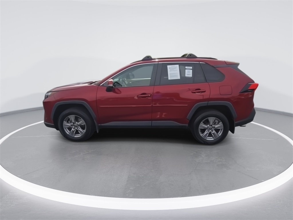 2022 Toyota RAV4 XLE photo 5