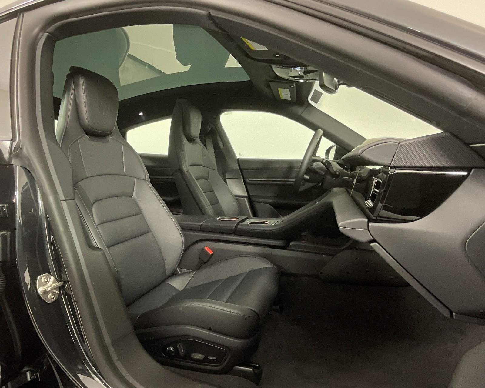2025 Porsche Taycan 4 photo 20