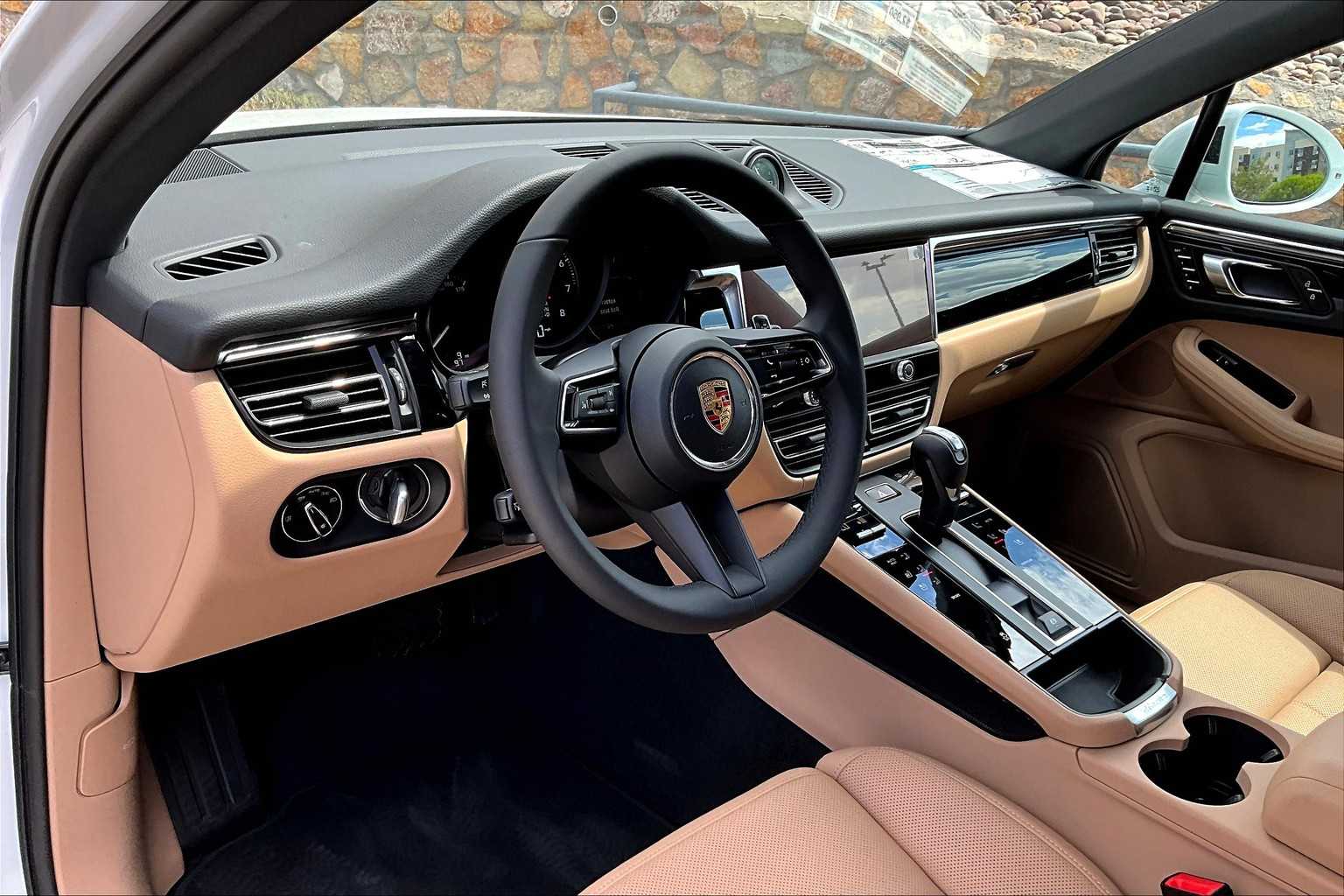 2026 Porsche Macan T photo 4