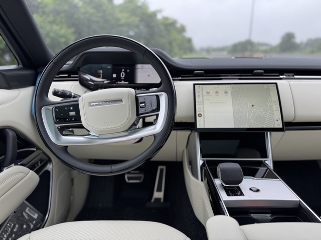 2025 Land Rover Range Rover SE photo 11