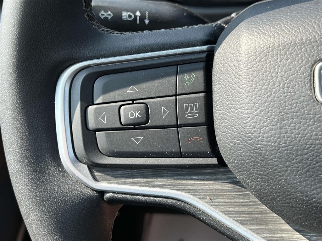 2024 Jeep Wagoneer L Series II photo 23
