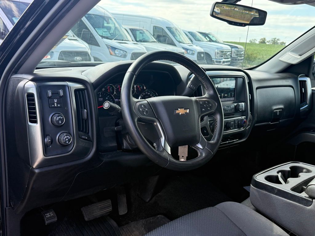 2018 Chevrolet Silverado 1500 LT photo 3