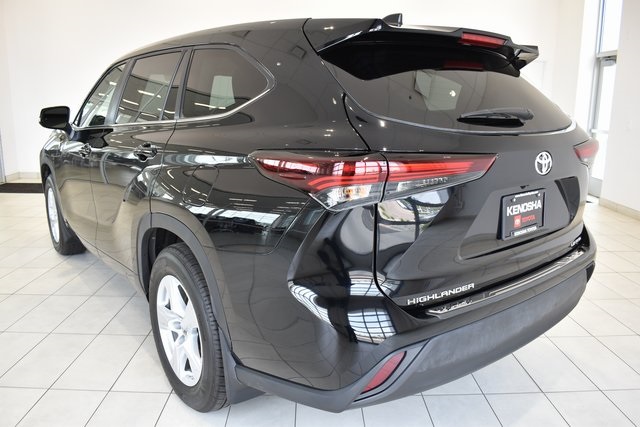 2024 Toyota Highlander LE photo 6