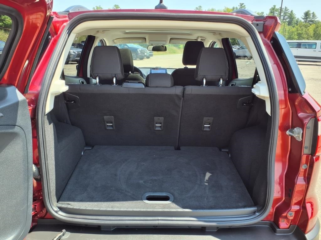 Used 2021 Red Ford SE image 8