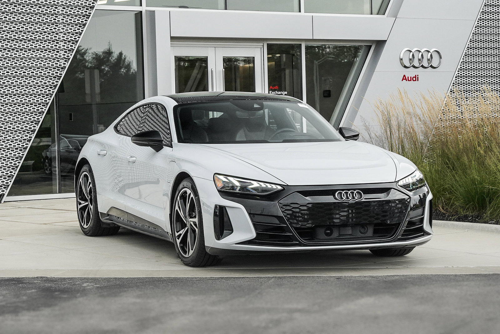 2022 Audi e-tron GT Prestige photo 2