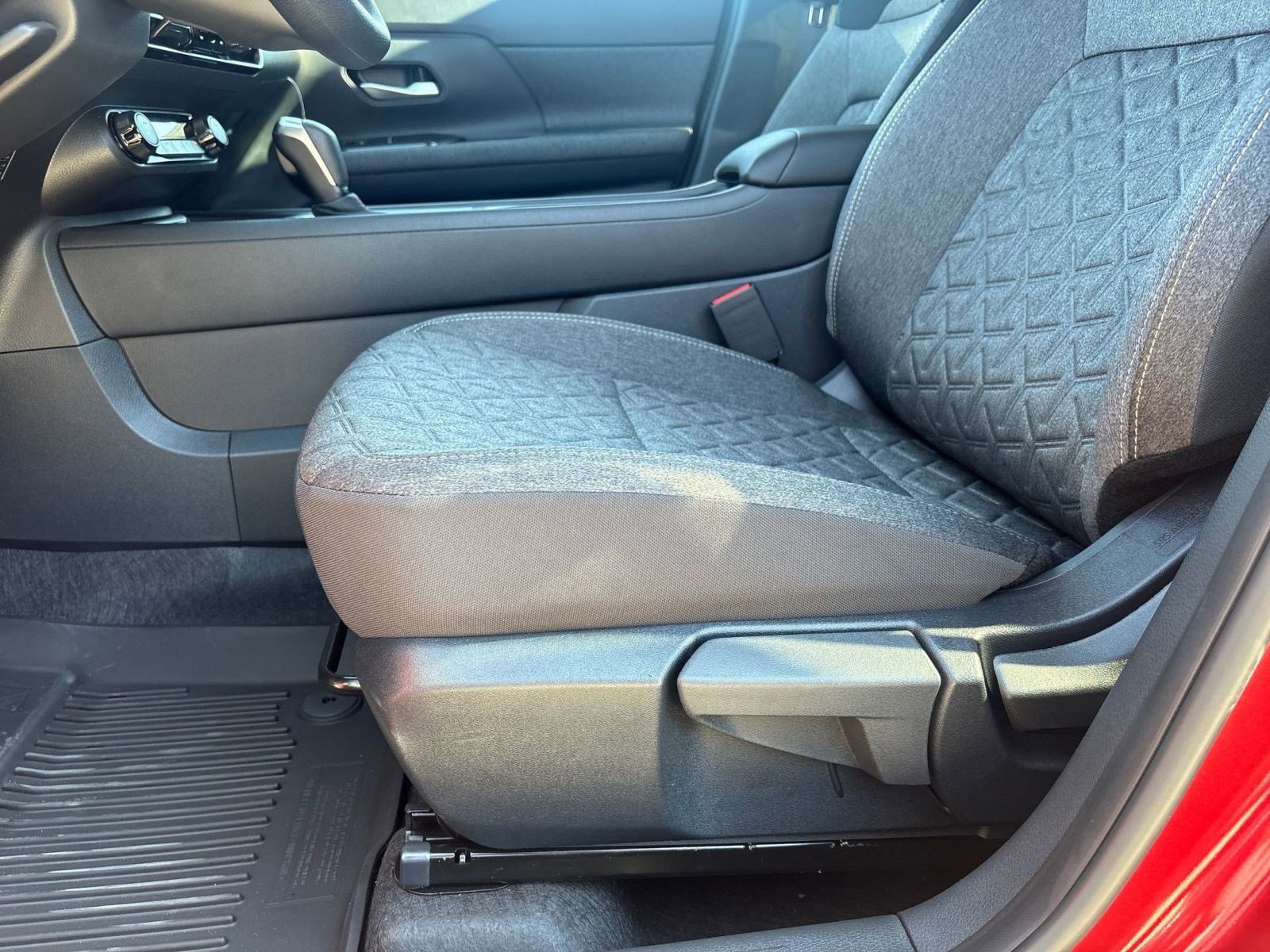 2026 Nissan Kicks SV photo 14