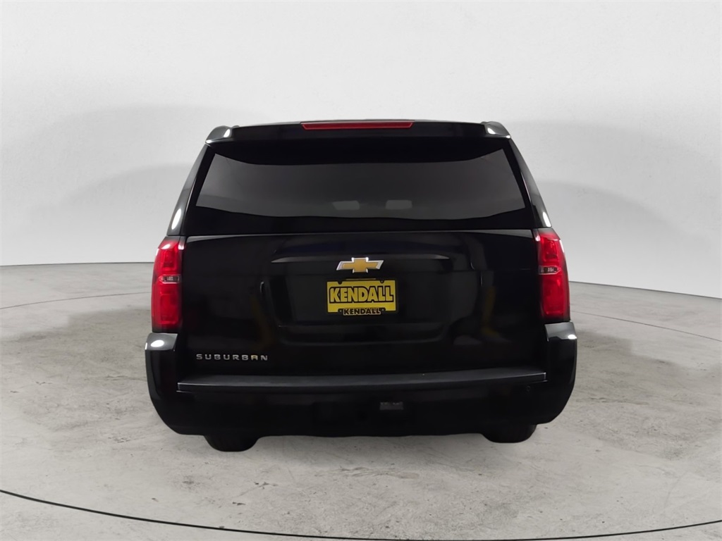 2020 Chevrolet Suburban LT photo 4
