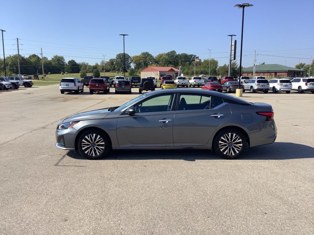 2024 Nissan Altima 2.5 SV photo 3