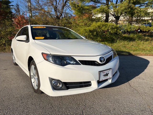 2014 Toyota Camry SE photo 3