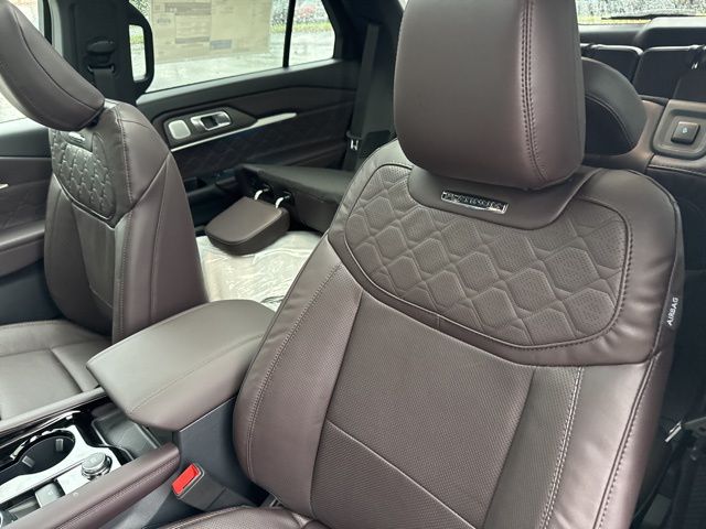 2025 Ford Explorer Platinum photo 3