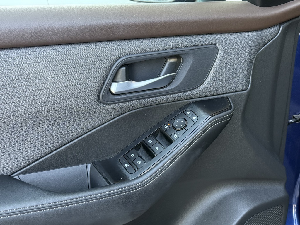 2023 Nissan Rogue SV photo 11