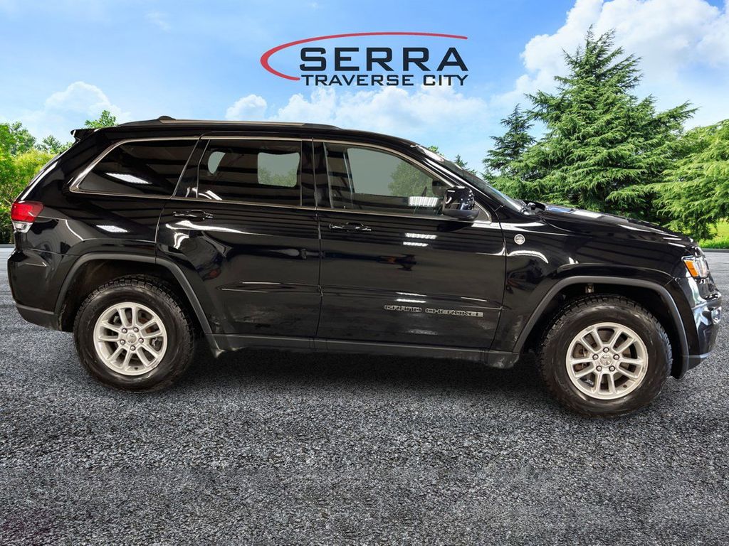 2020 Jeep Grand Cherokee Laredo E photo 2