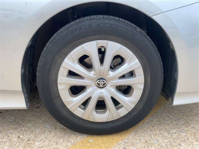 2022 Toyota Prius L photo 9