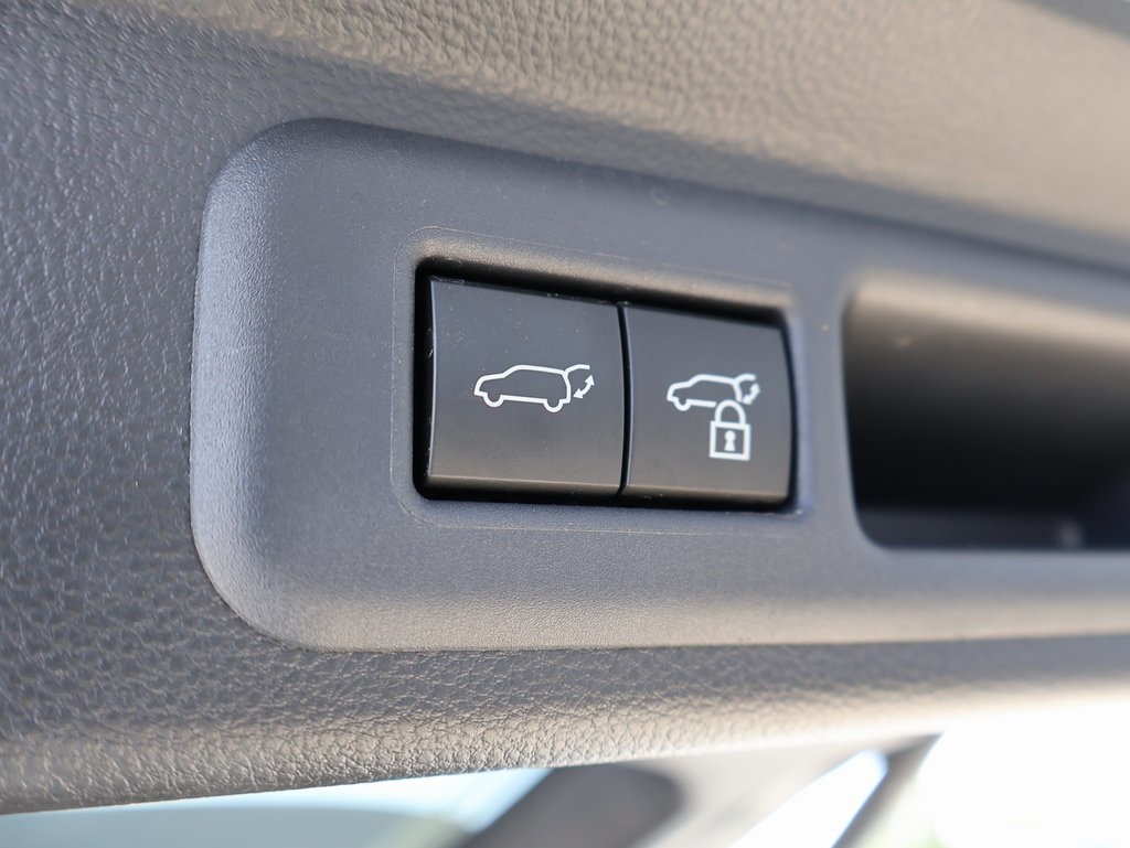 2025 Toyota Sequoia Platinum photo 17