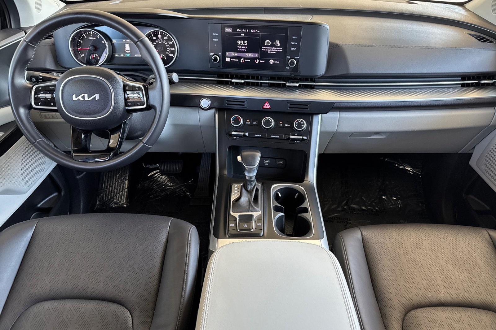 2024 Kia Carnival LX photo 11