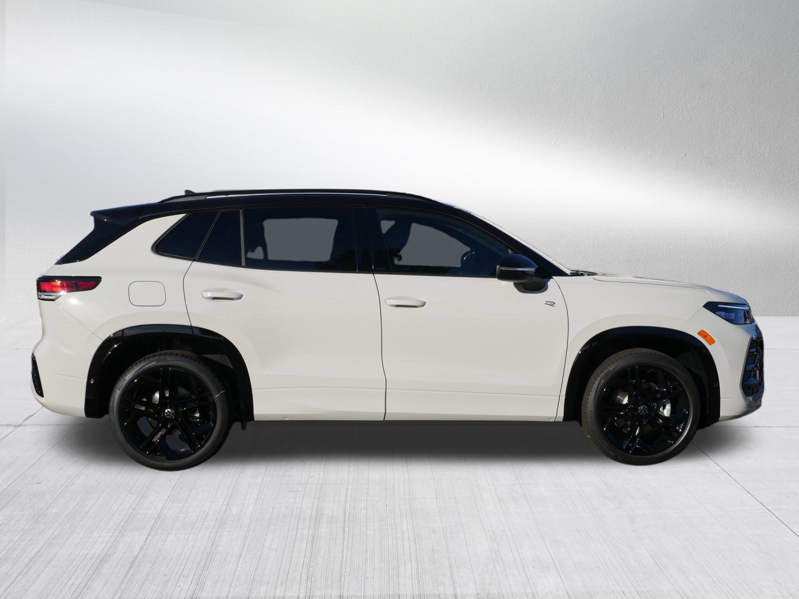 2026 Volkswagen Tiguan SE R-Line Black photo 2