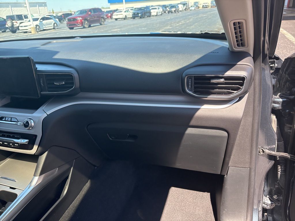 2023 Ford Explorer XLT photo 19